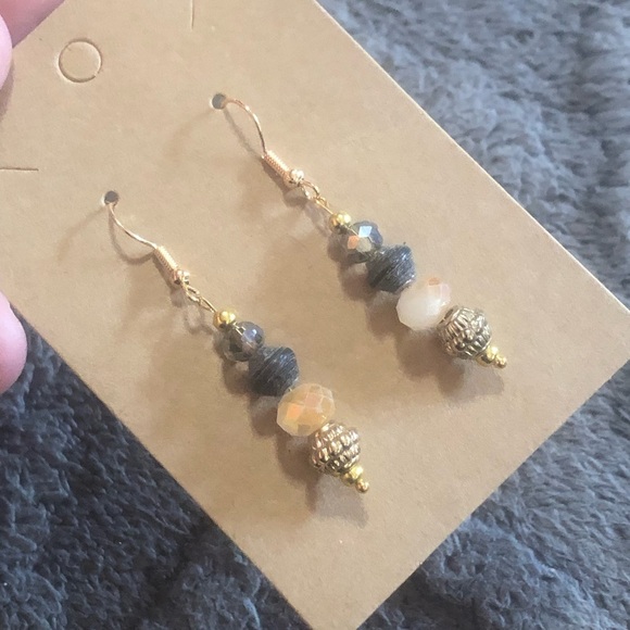 Handcrafted elegant crystal rhondelle dangle earrings - Picture 1 of 4